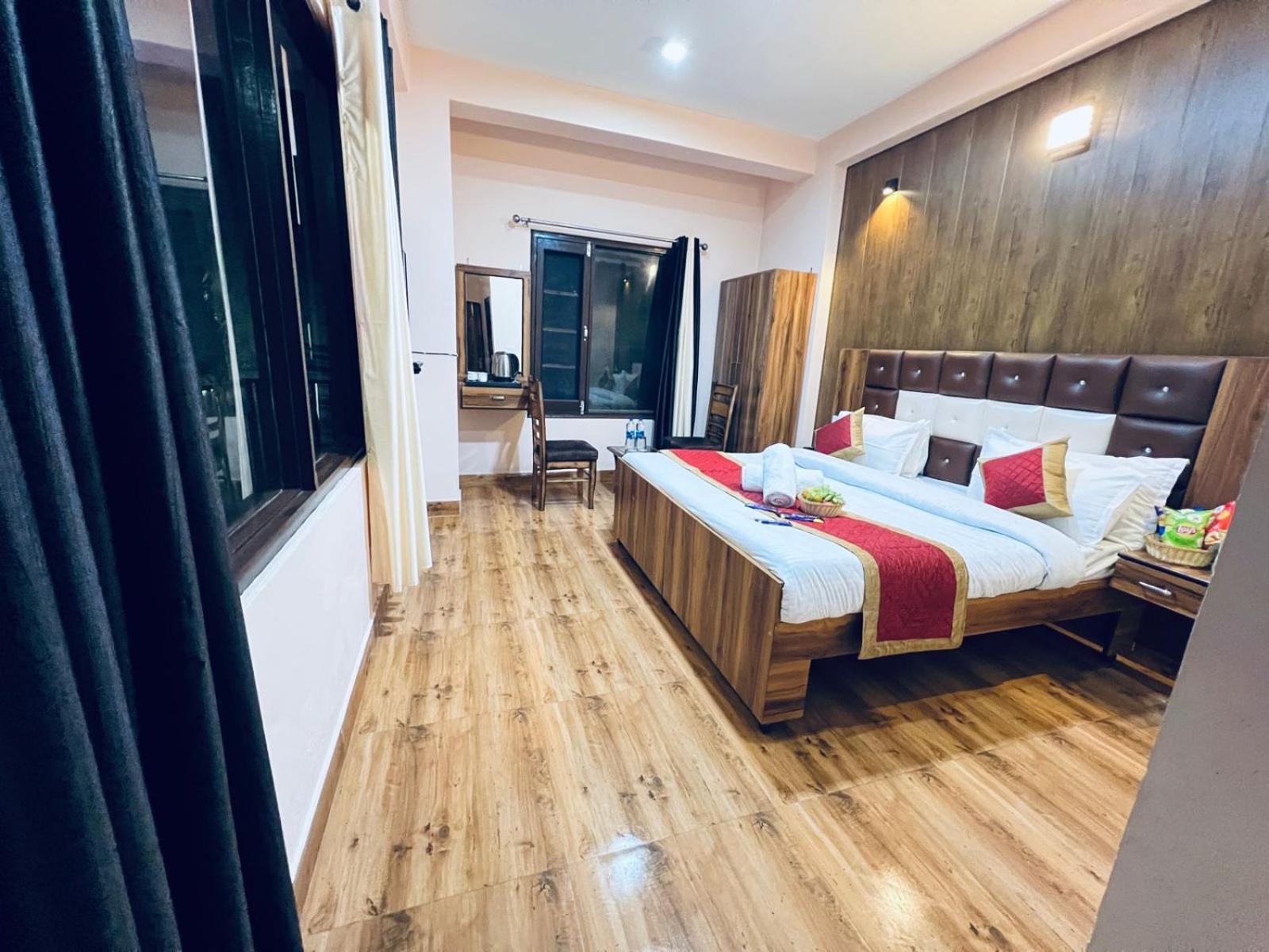 Hotel The Canadian With Jungle View, Near Dalhousie Bus Stand Banikhet Bagian luar foto