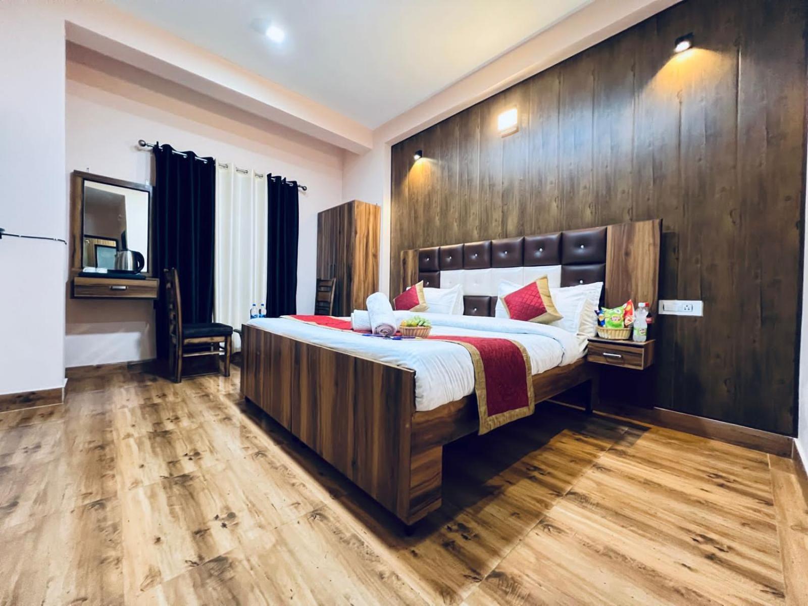 Hotel The Canadian With Jungle View, Near Dalhousie Bus Stand Banikhet Bagian luar foto