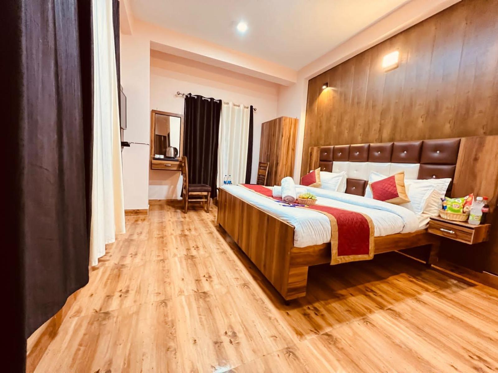Hotel The Canadian With Jungle View, Near Dalhousie Bus Stand Banikhet Bagian luar foto